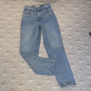 Abercrombie and Fitch “The 90’s Straight Ultra High Rise” Curve Love Jeans
